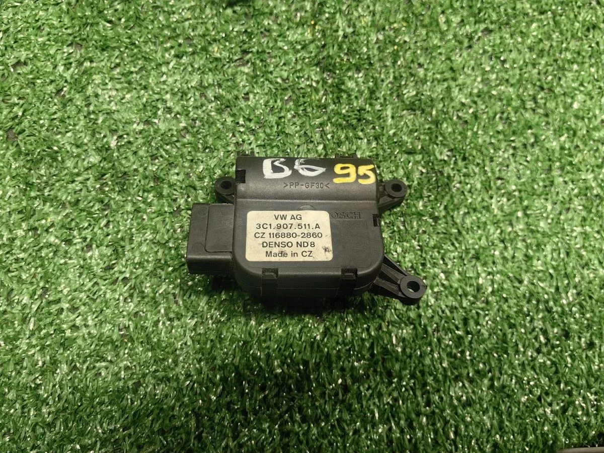 Моторчик заслонки печки Volkswagen Passat B6