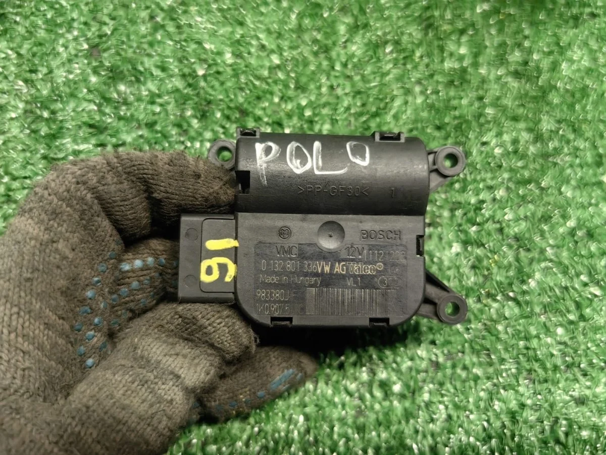 Моторчик заслонки отопителя Volkswagen Polo