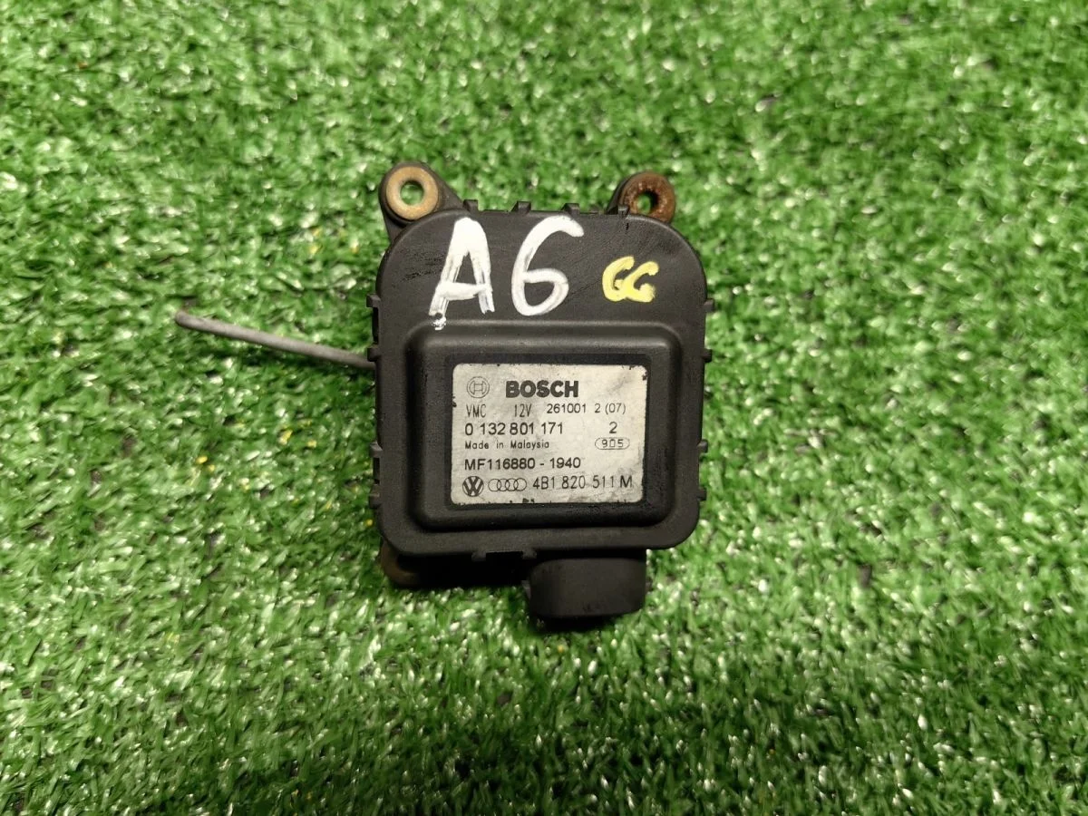 Моторчик заслонки отопителя Audi A6 С5