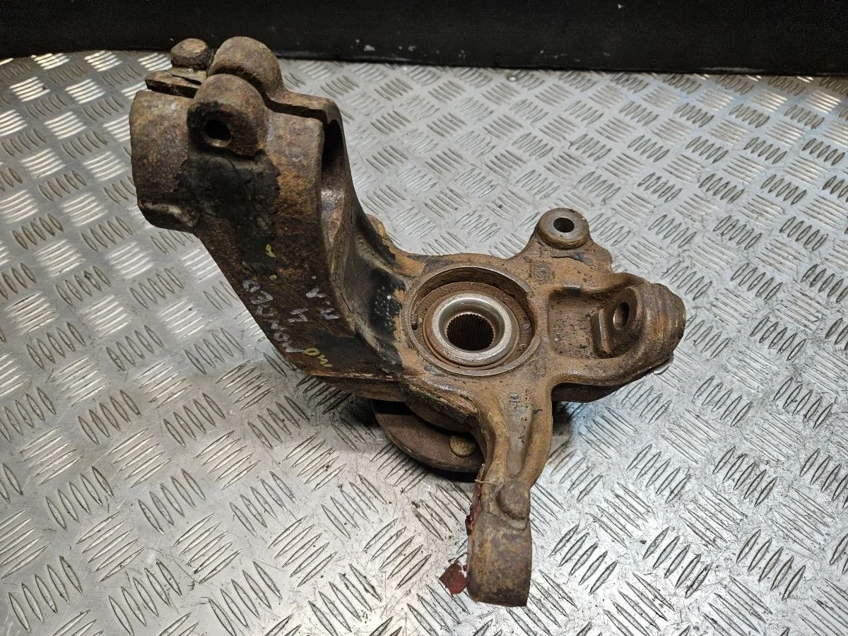 Кулак передний левый на Mondeo 4