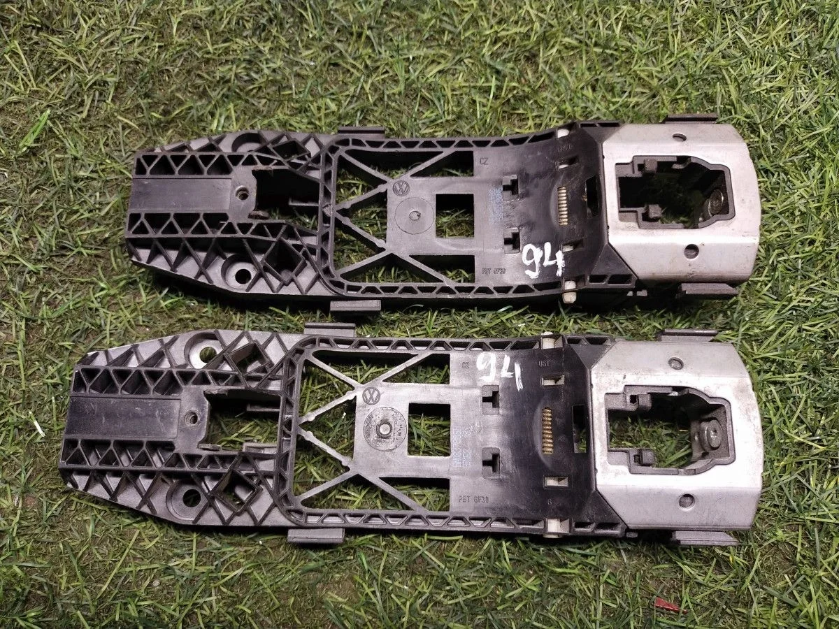 Кронштейн ручки Volkswagen Tiguan