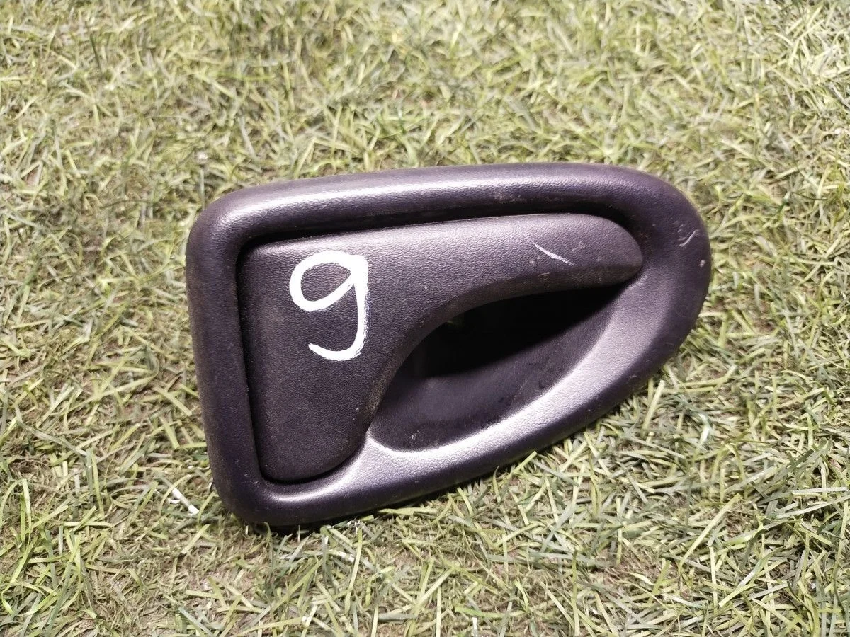 Ручка двери внутренняя правая Renault Logan