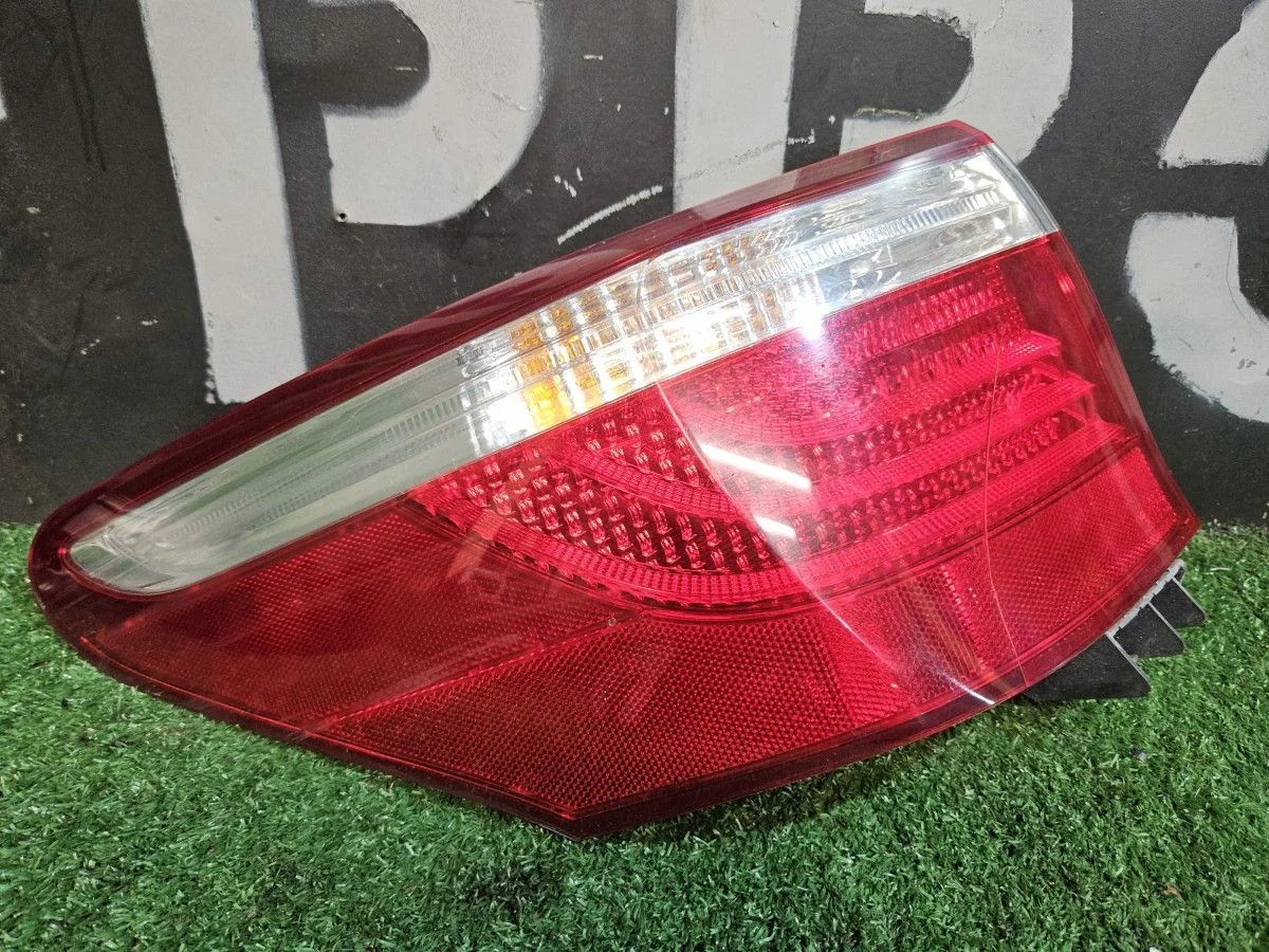 Фонарь левый на Lexus LS460L