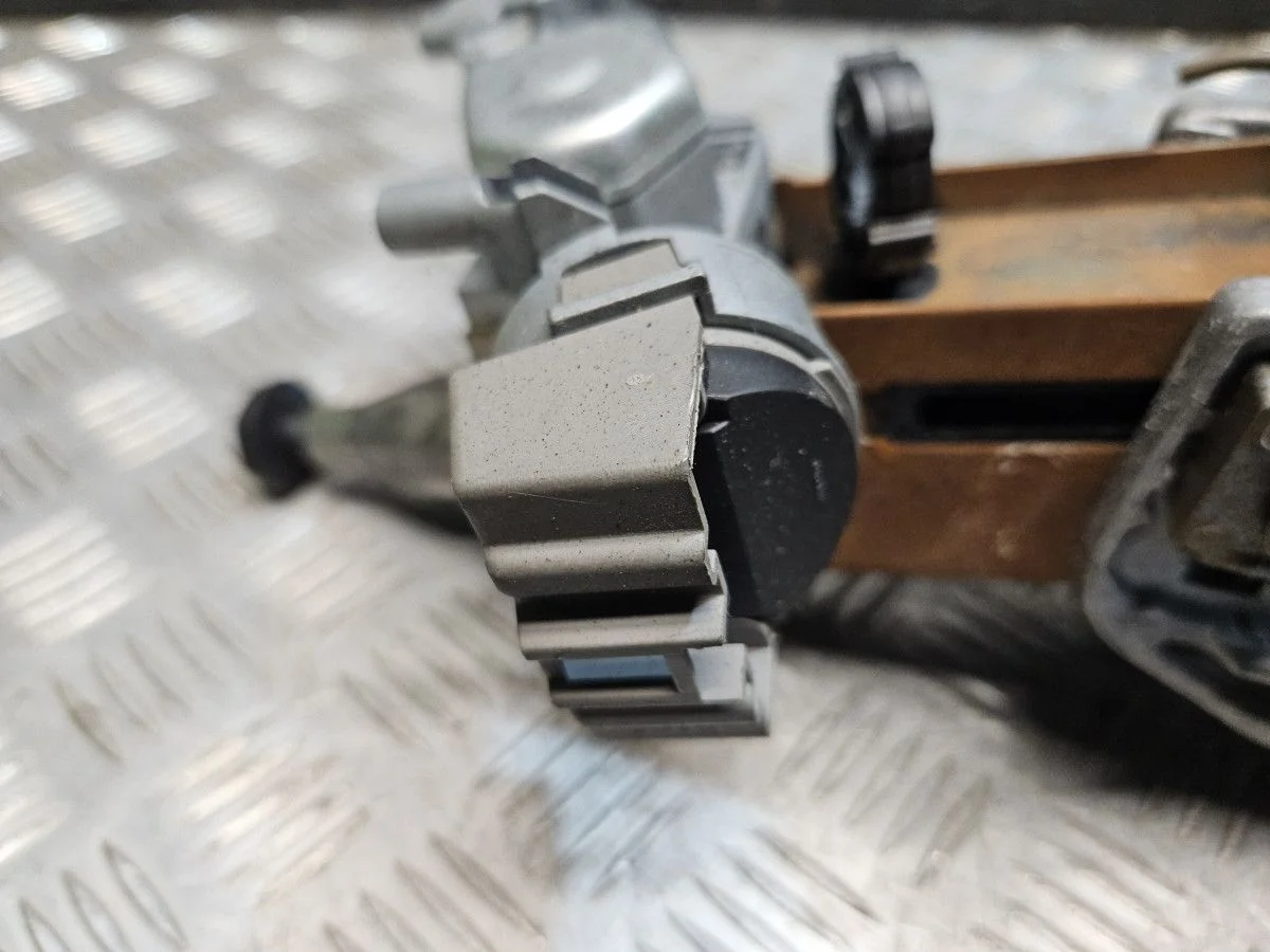 Контактная группа зажигания на Ford Focus 2