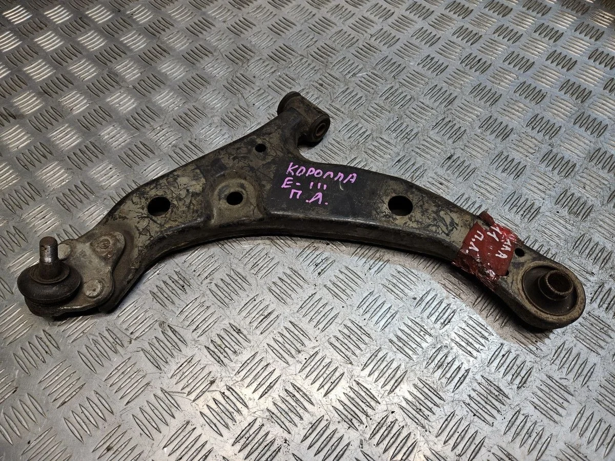 Рычаг передний левый на Toyota Corolla E111