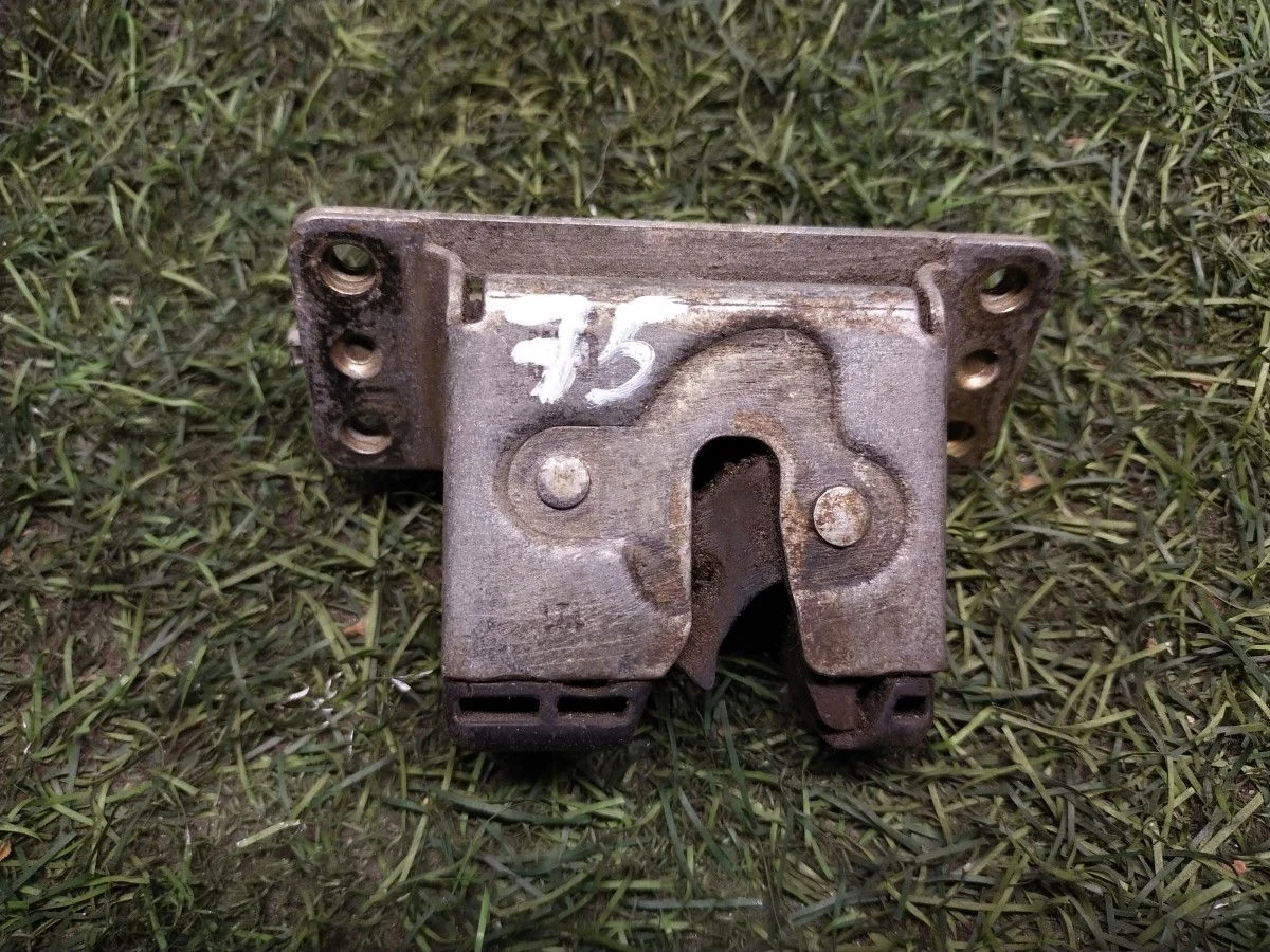 Замок крышки багажника Opel Meriva A