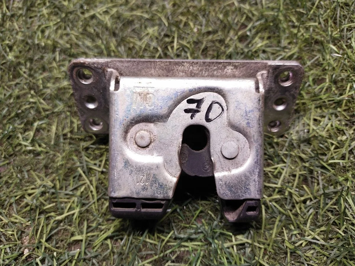 Замок крышки багажника Opel Meriva A