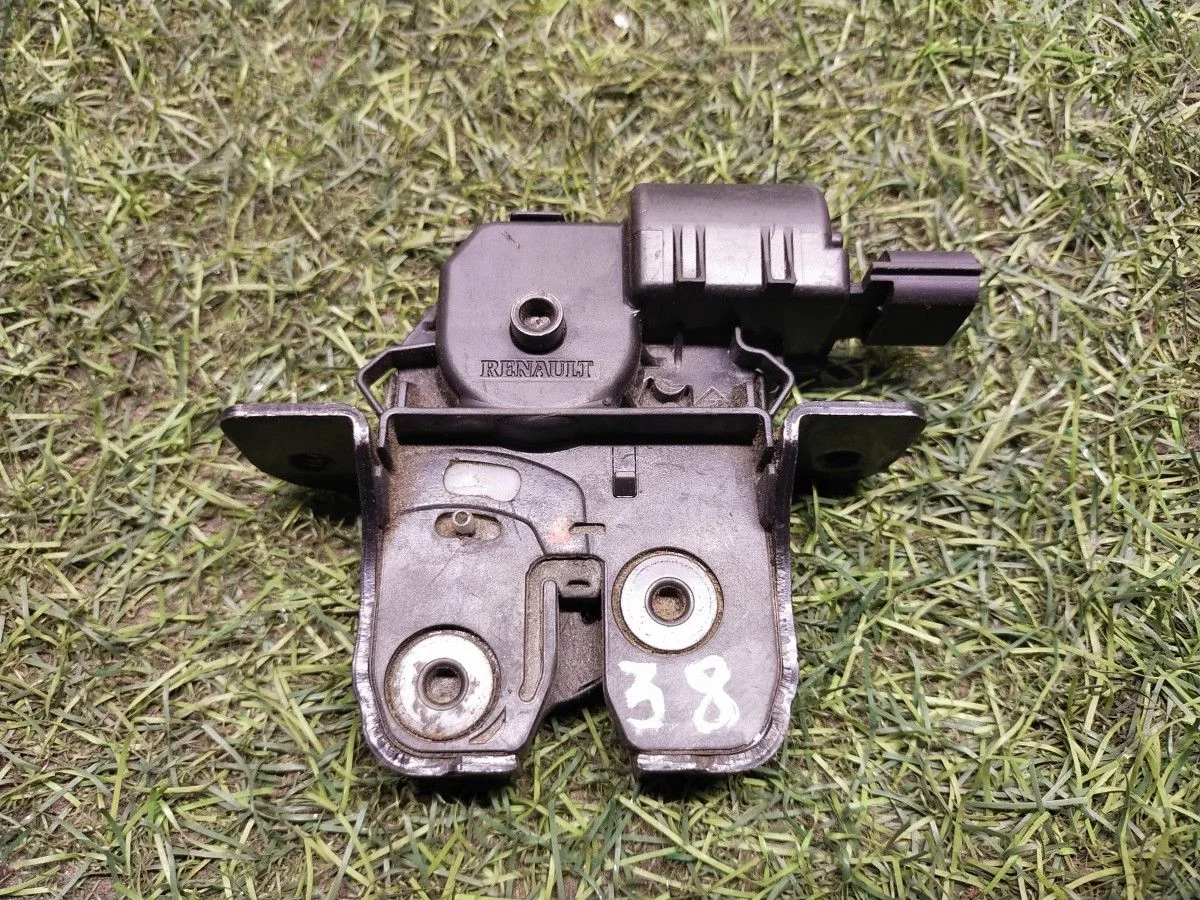 Замок двери багажника Renault Duster