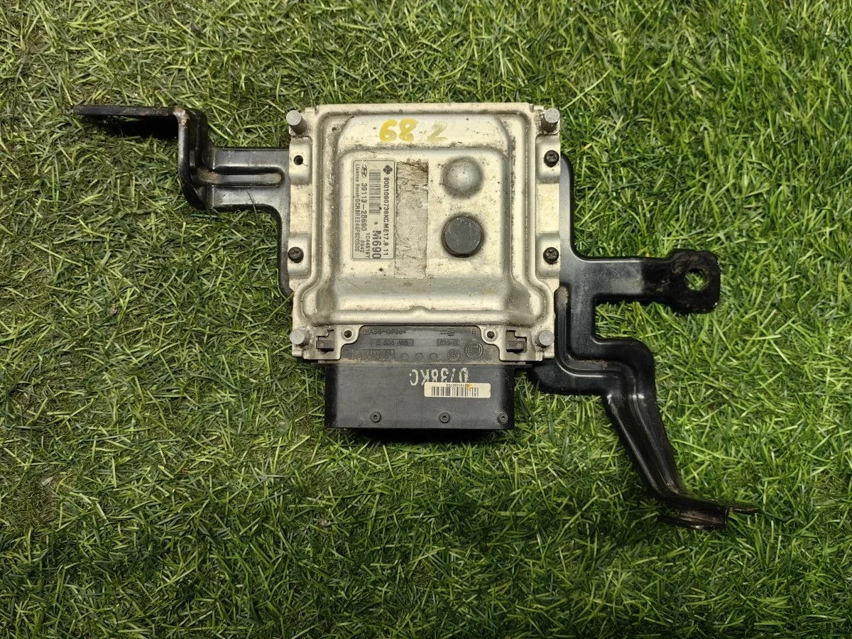 Блок управления двигателем Hyundai Solaris