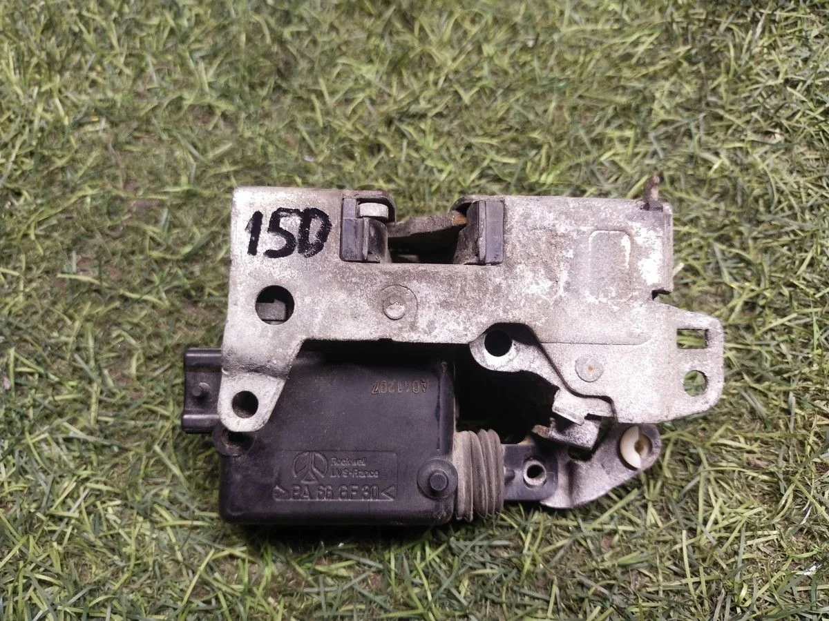 Замок двери задний левый Renault Logan