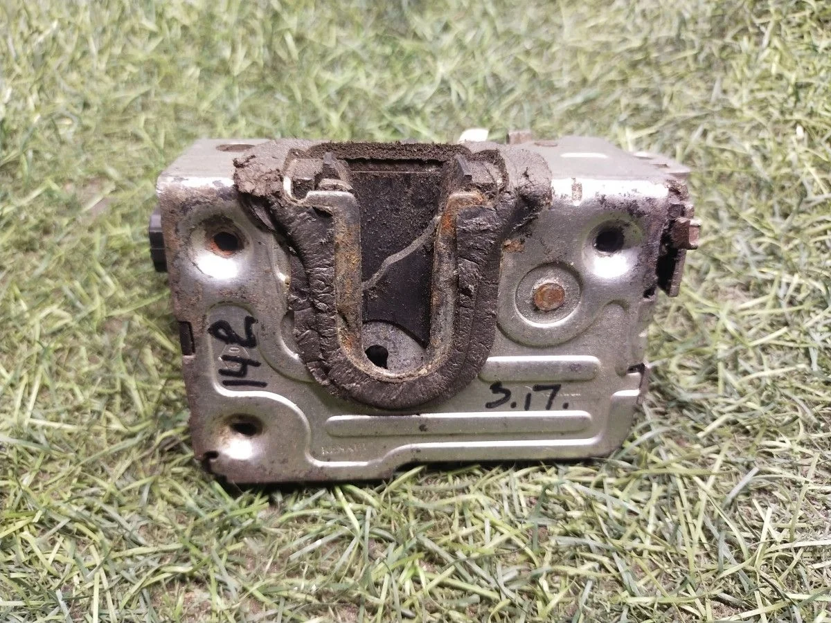 Замок двери задней правой Renault Logan