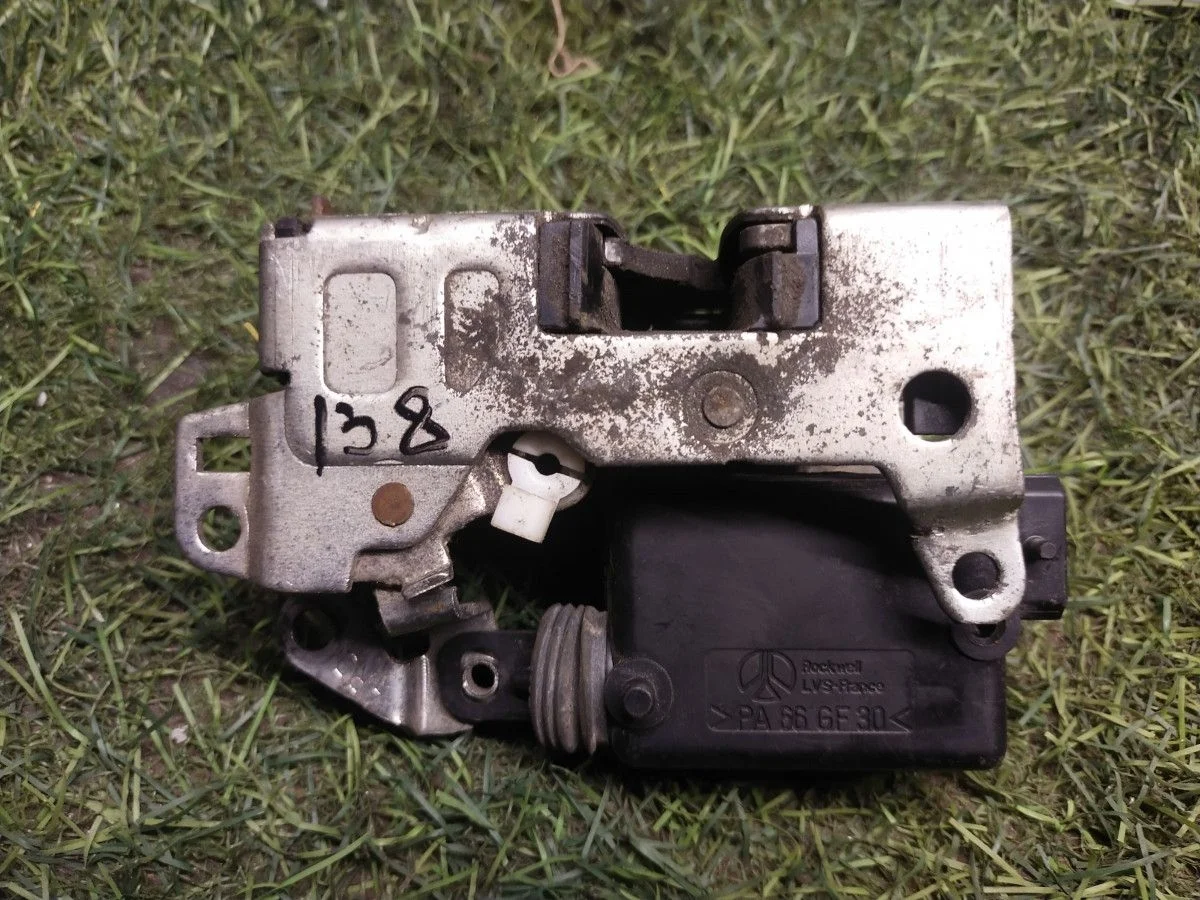 Замок двери задней правой Renault Logan