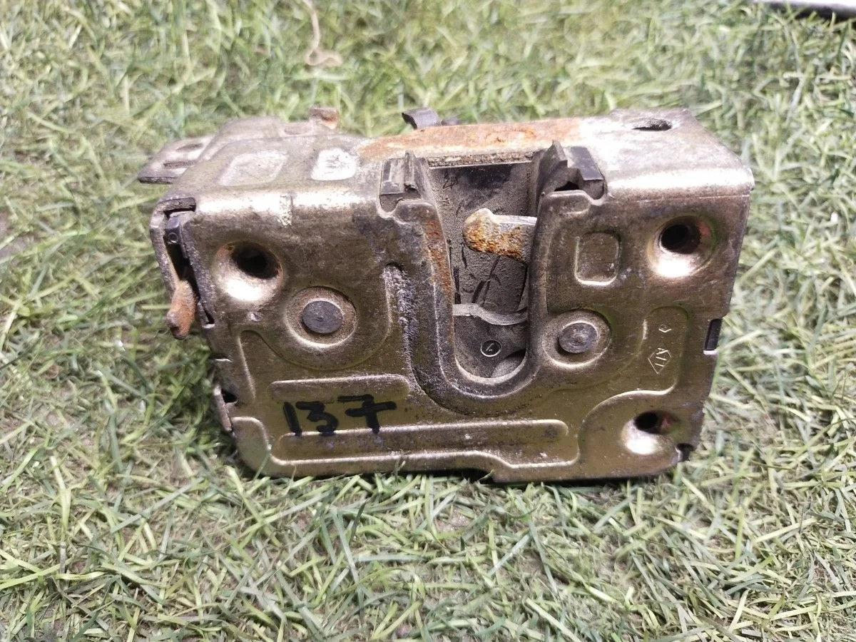 Замок двери задний левый Renault Logan