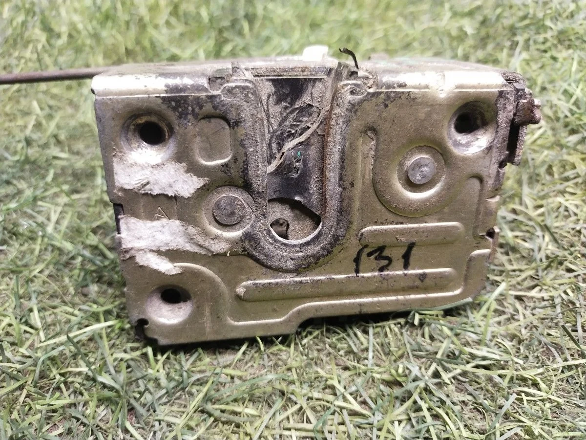 Замок двери задней правой Renault Logan