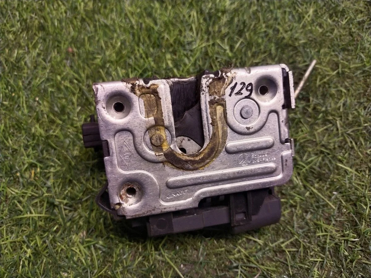 Замок двери передней правой Renault Sandero I