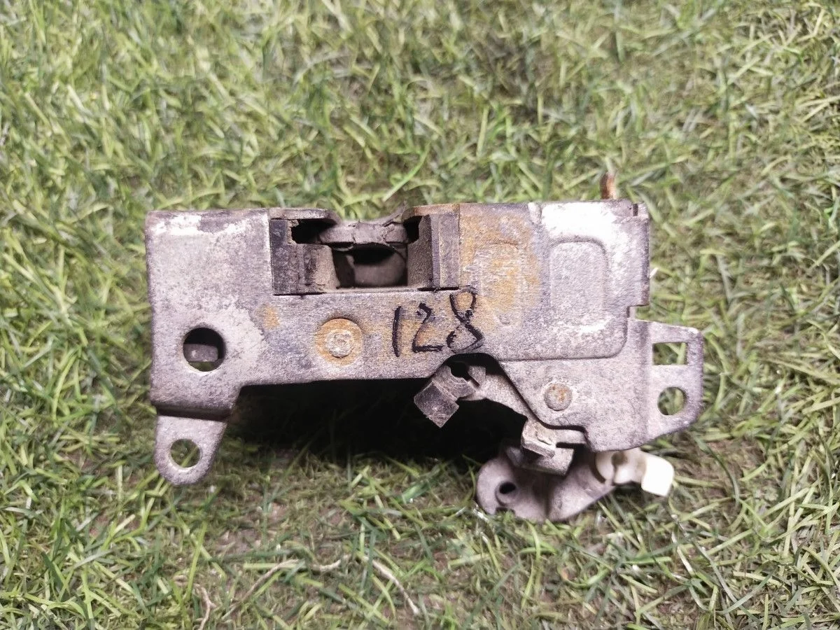 Замок двери задний левый Renault Logan