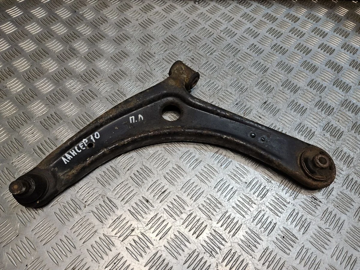 Рычаг передний левый Mitsubishi Lancer X