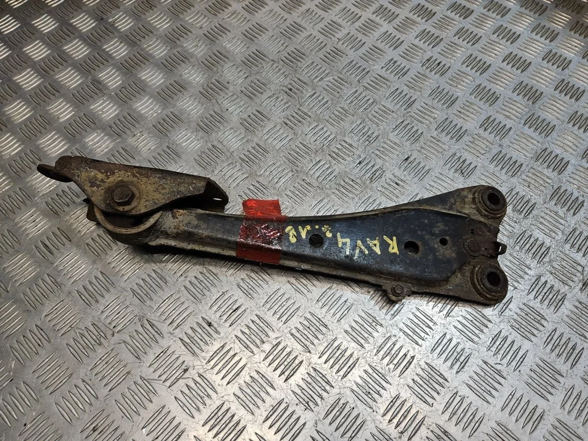 Рычаг задний левый на Toyota RAV4 40куз