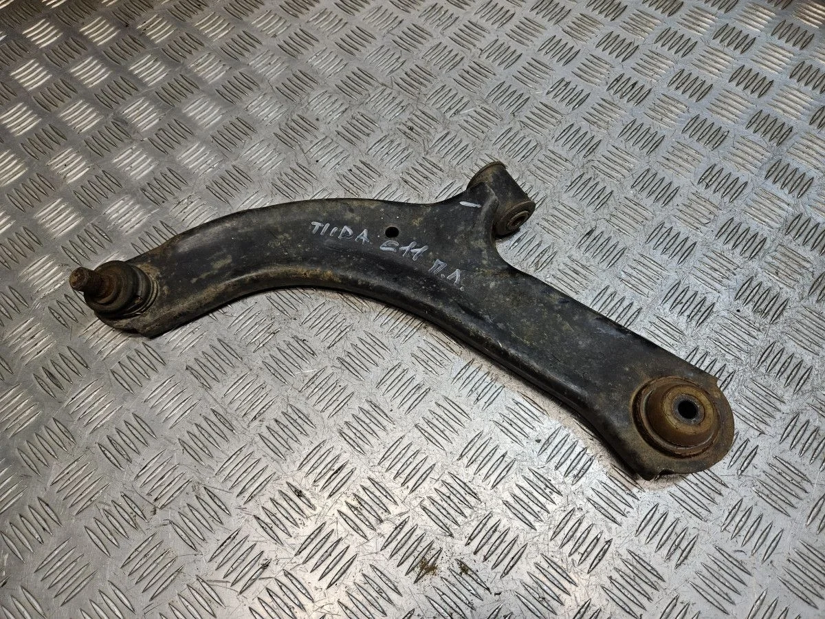 Рычаг передний левый Nissan Tiida C11