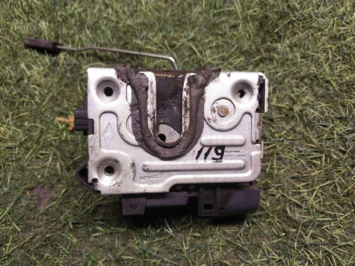 Замок двери передней правой Renault Sandero I