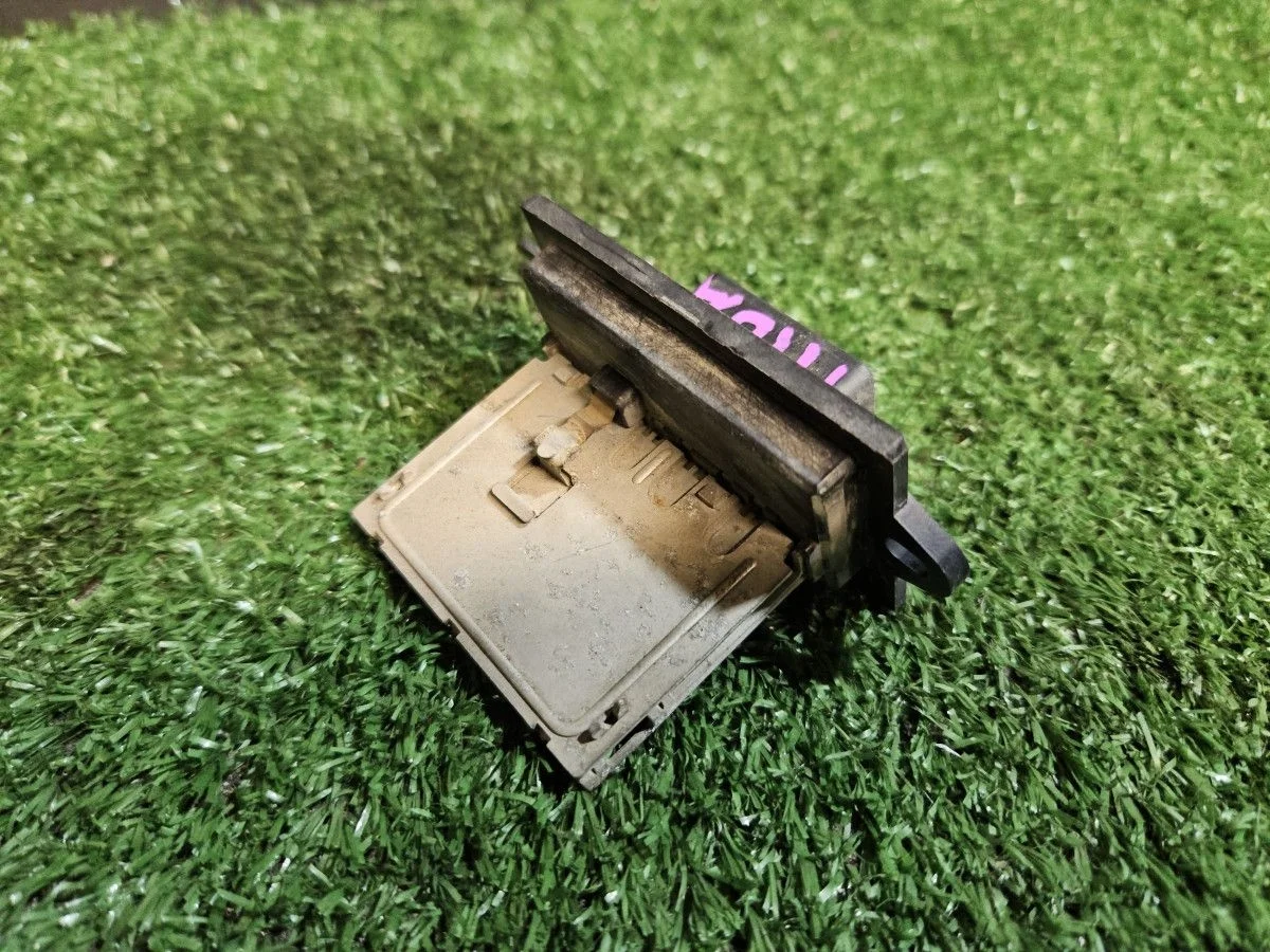 Резистор печки на Nissan Tiida