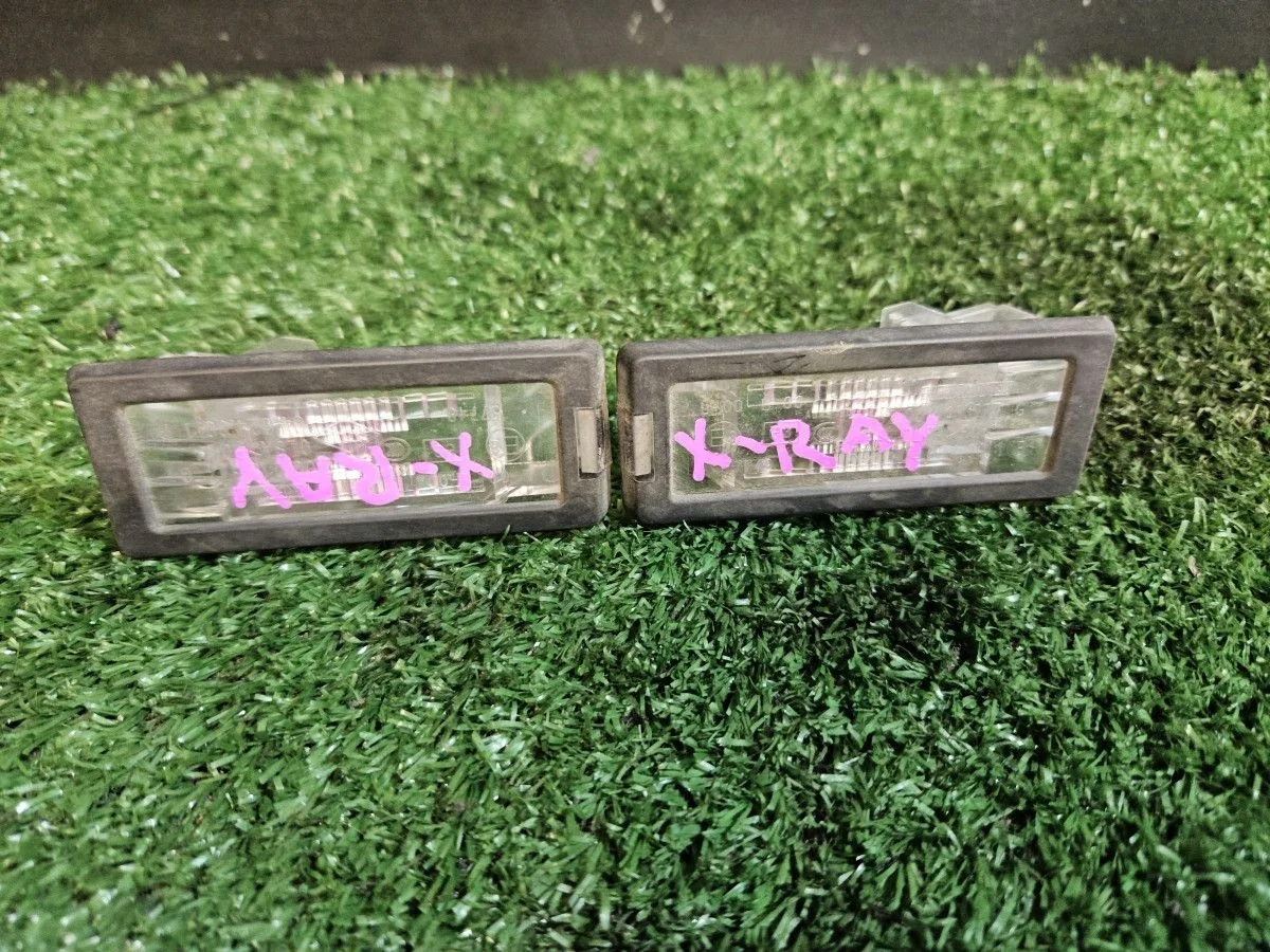 Лампы подсветки номера на Лада Хрей