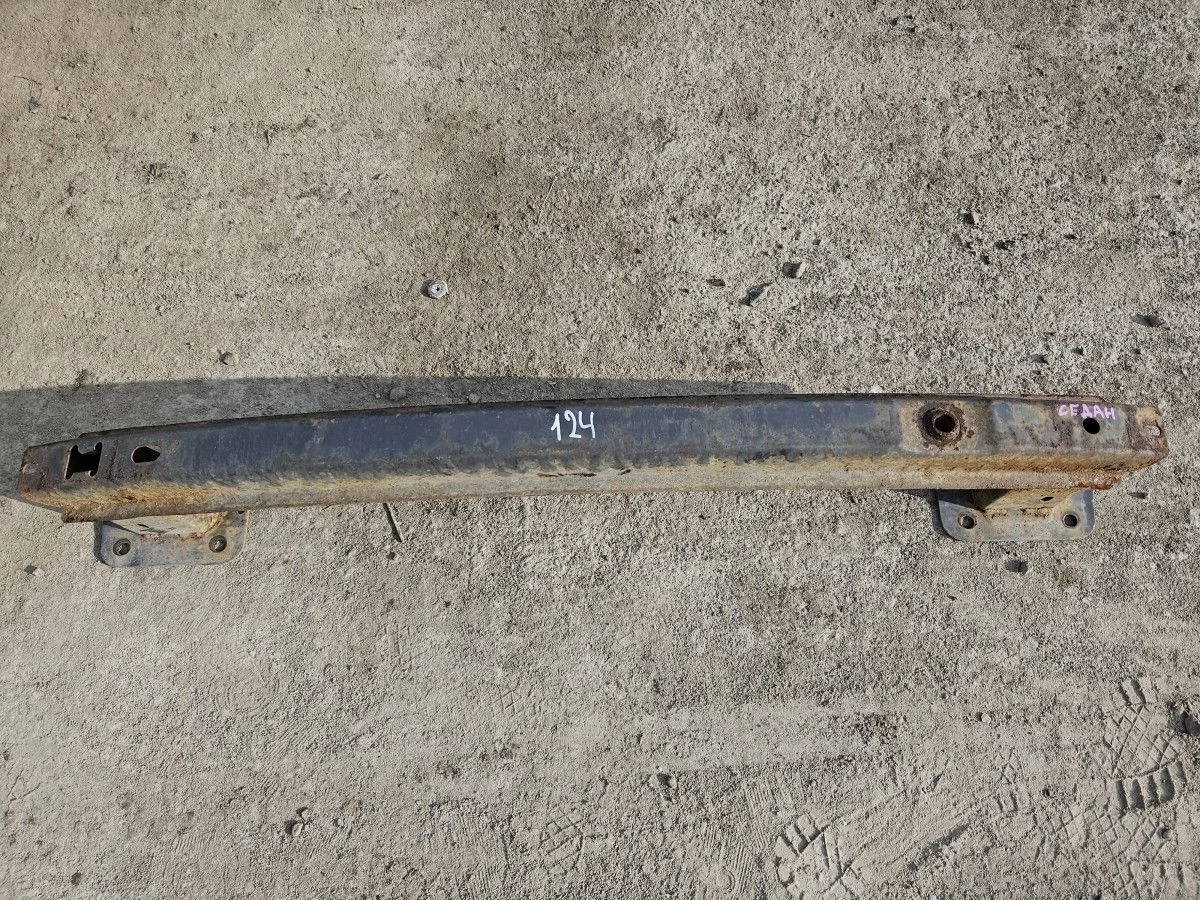 Усилитель заднего бампера на Ford Focus 2