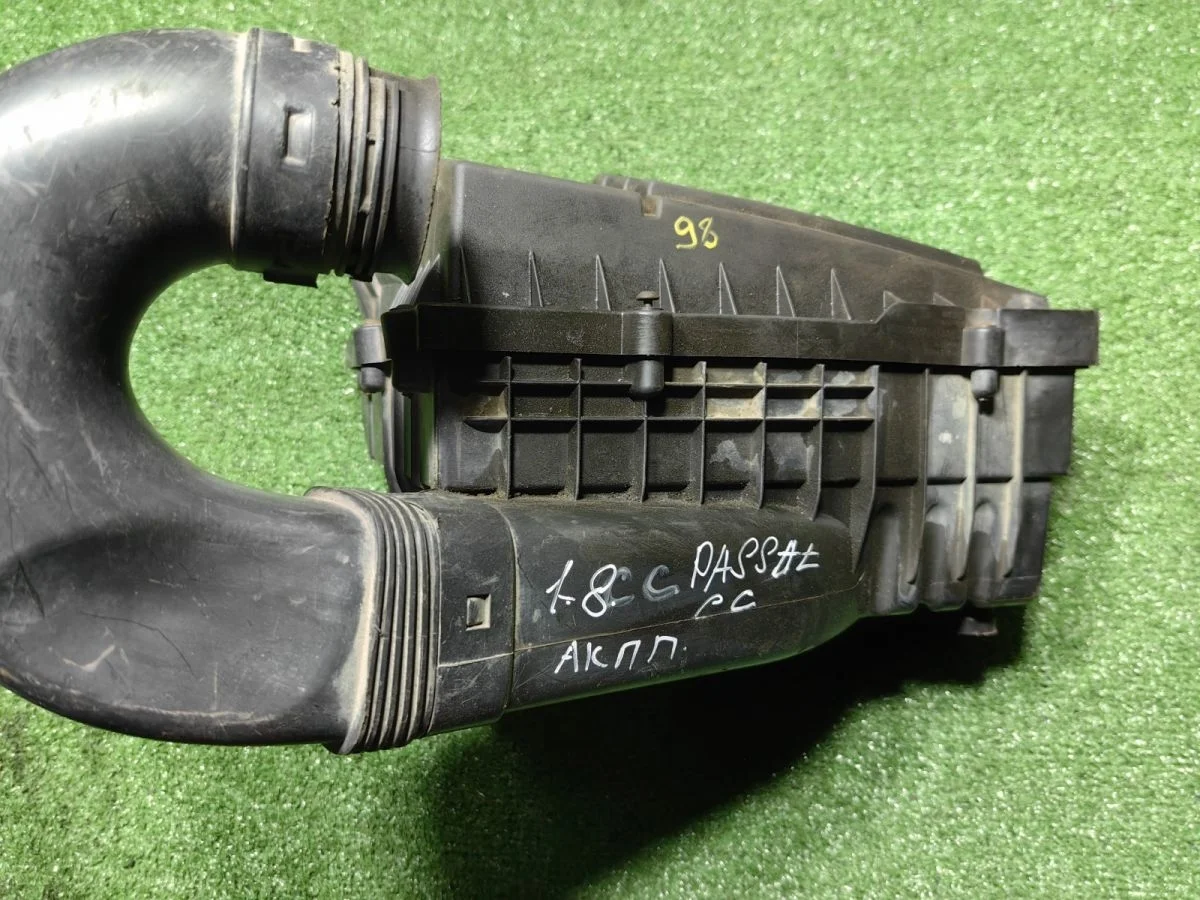 Корпус воздушного фильтра Volkswagen Passat CC