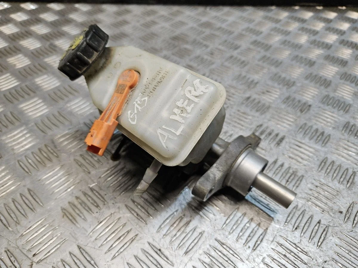 Цилиндр главный тормозной с бачком на G15