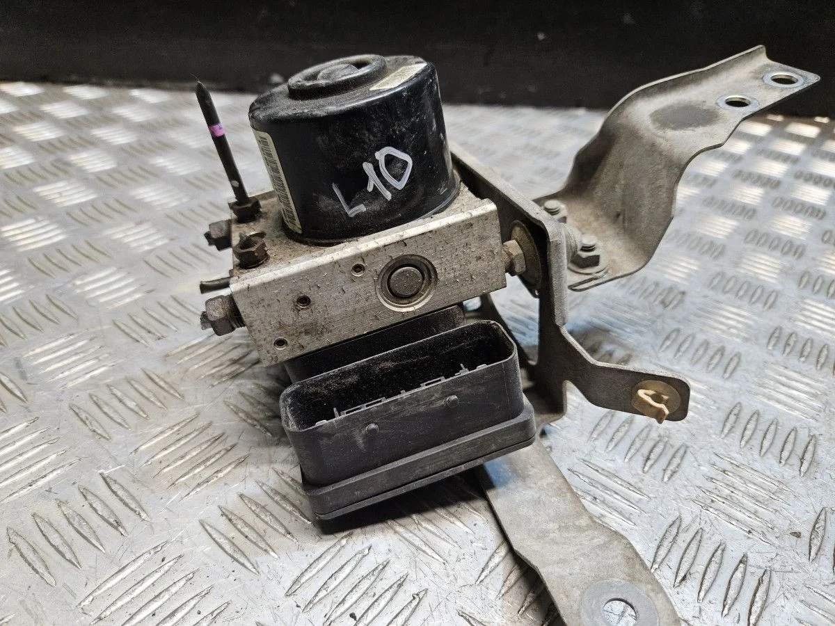 Блок ABS на Mitsubishi Lancer 10