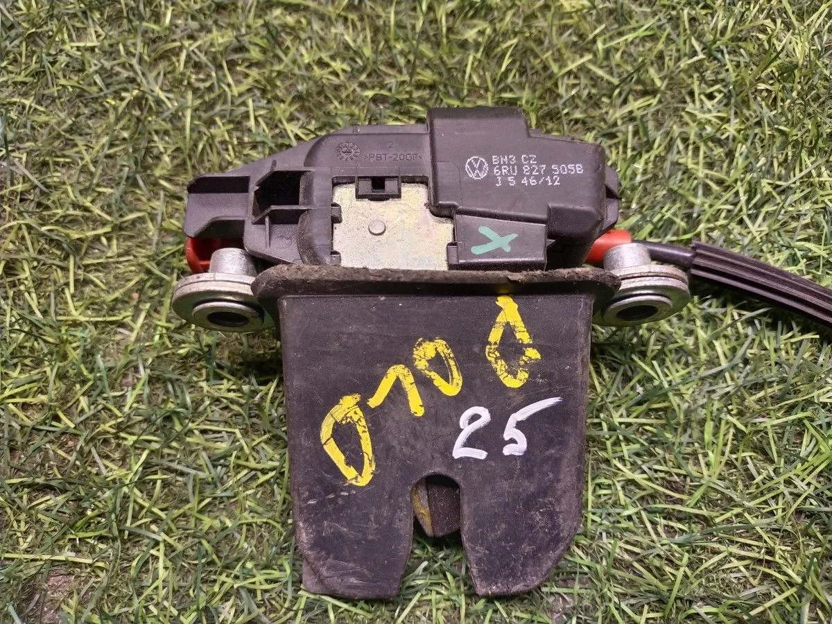 Замок багажника Volkswagen Polo