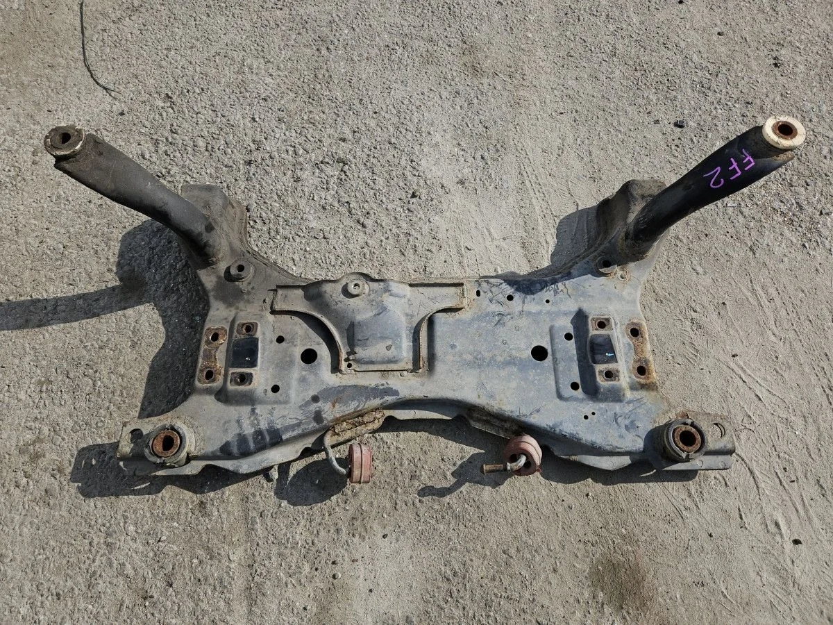 Подрамник передний на Ford Focus 2