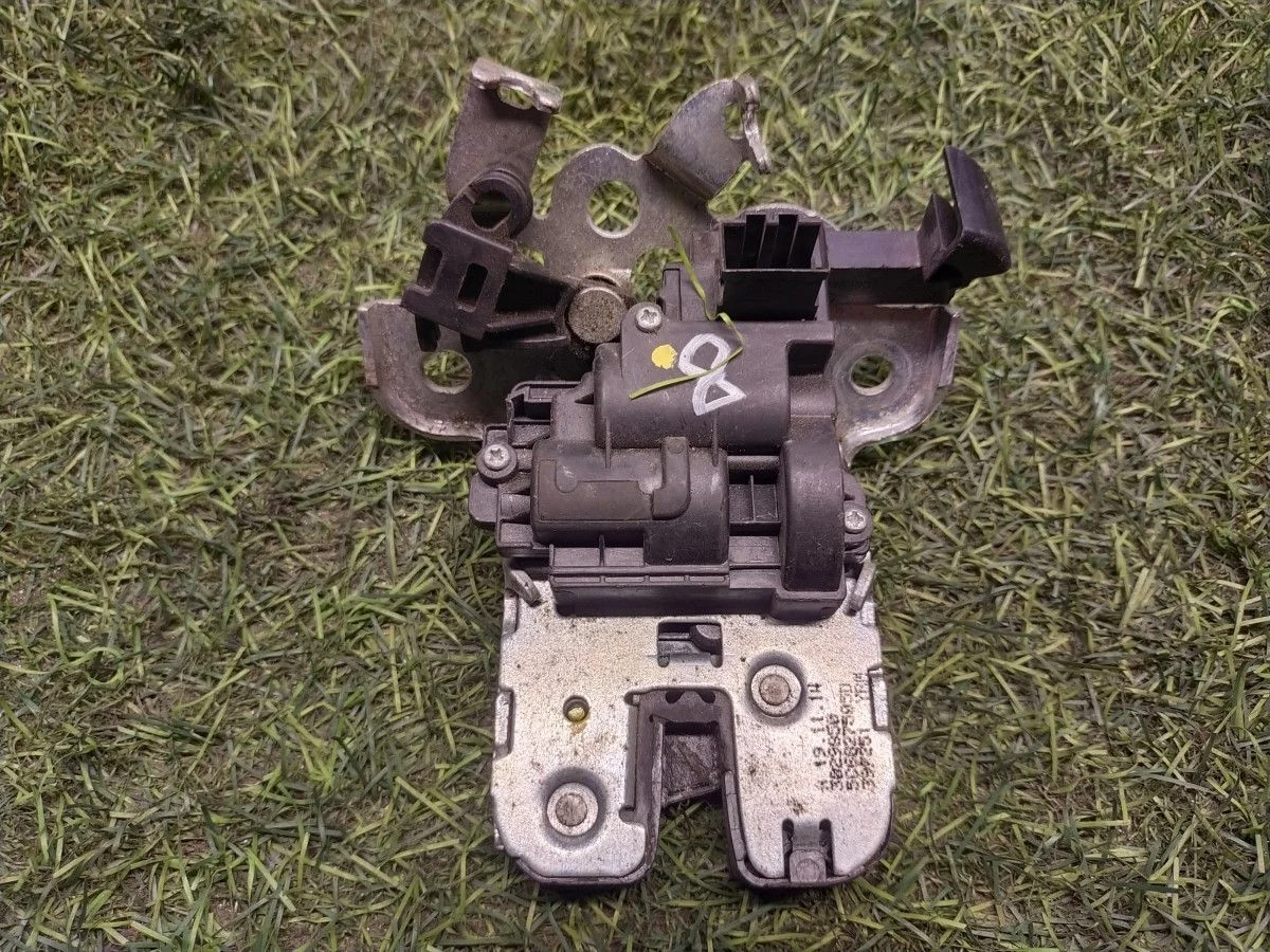 Замок багажника Volkswagen Jetta