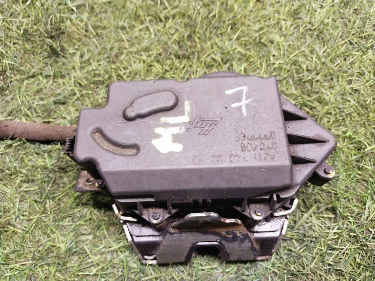 Замок багажника Mercedes-Benz M-Class W164