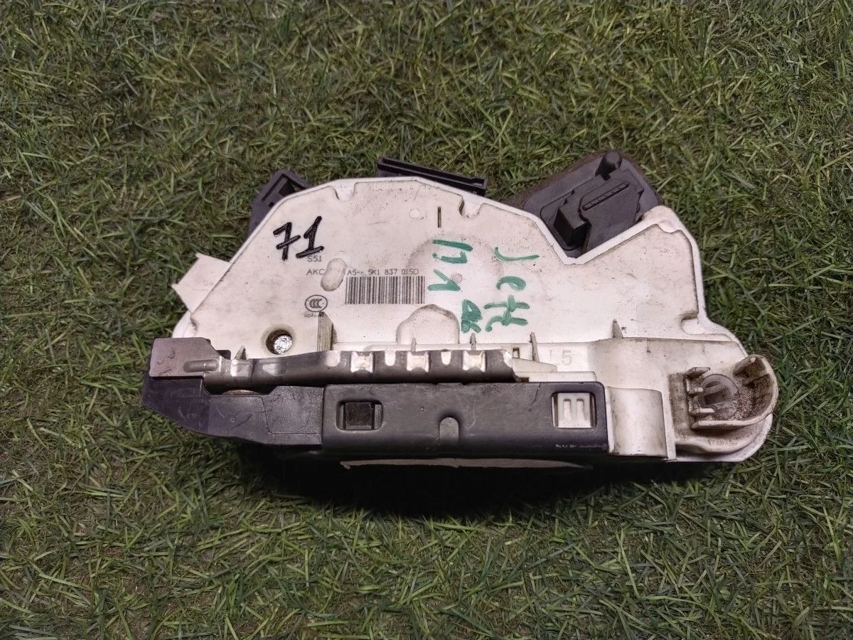 Замок двери передней левой VW Jetta