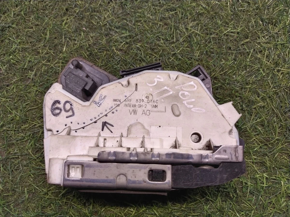Замок двери задней правой Volkswagen Polo