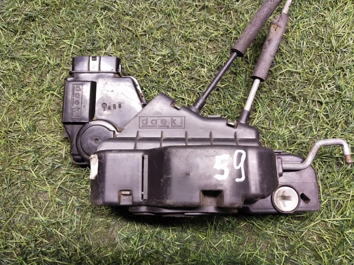 Замок двери передний левый Hyundai Starex