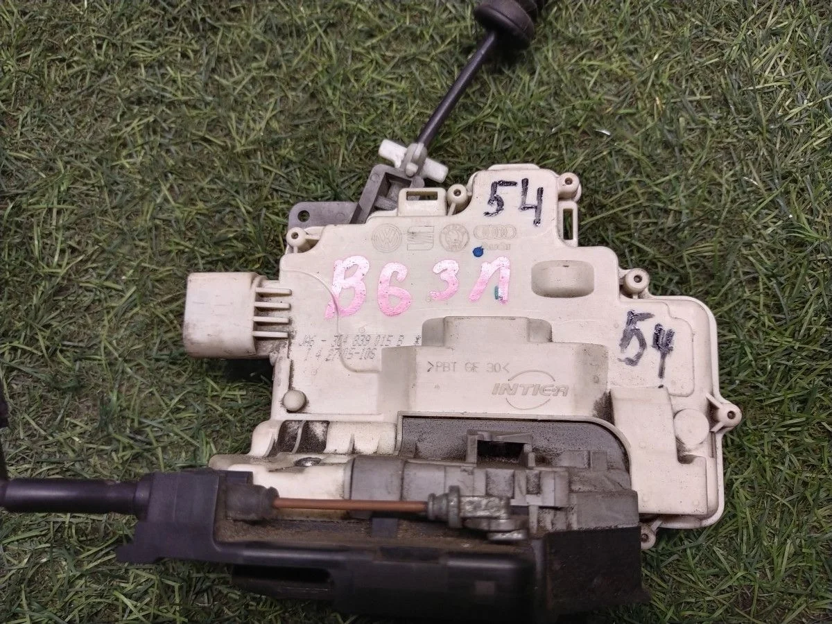 Замок двери Volkswagen Passat B6