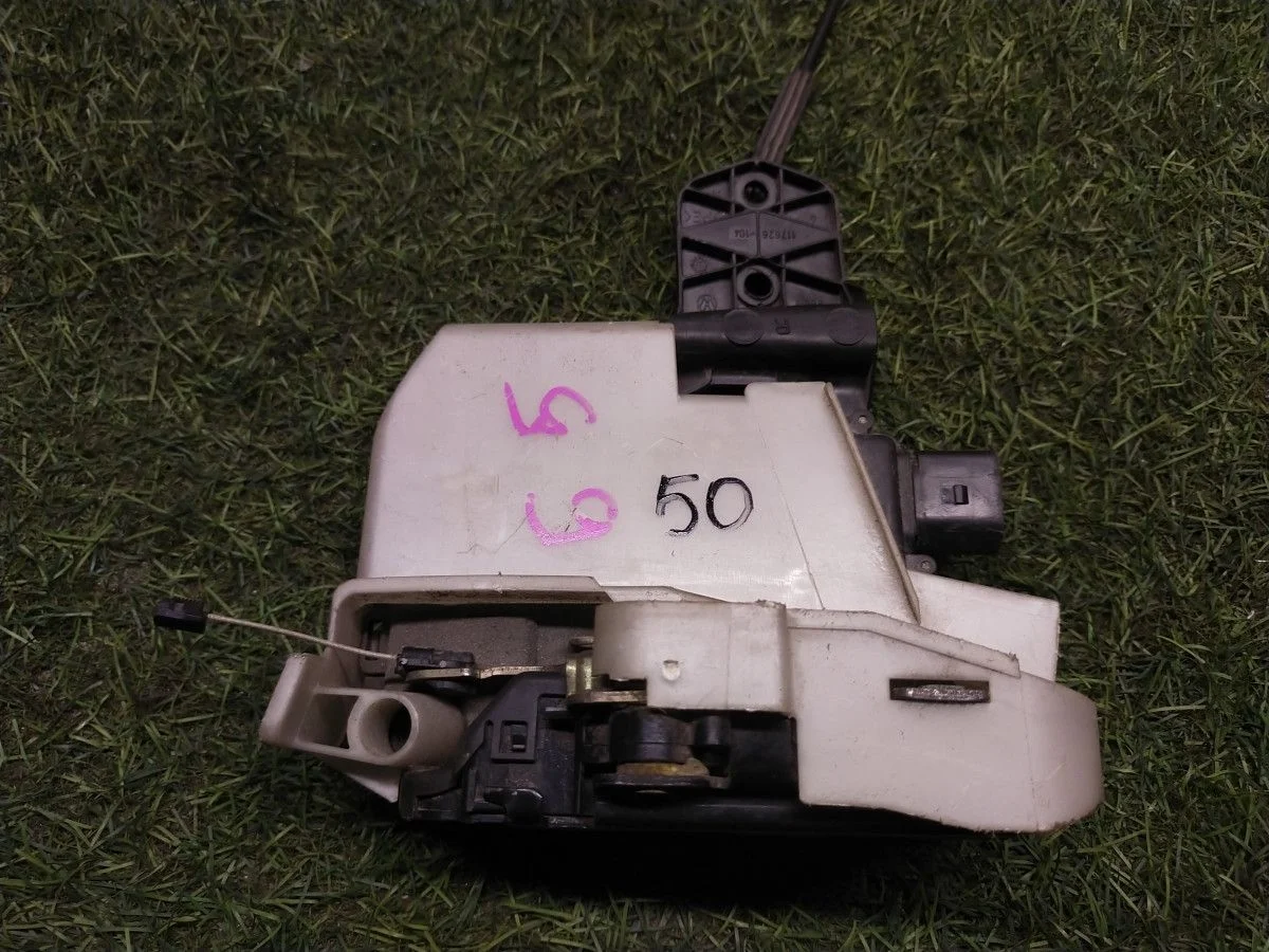 Замок двери Volkswagen Golf IV, правый передний