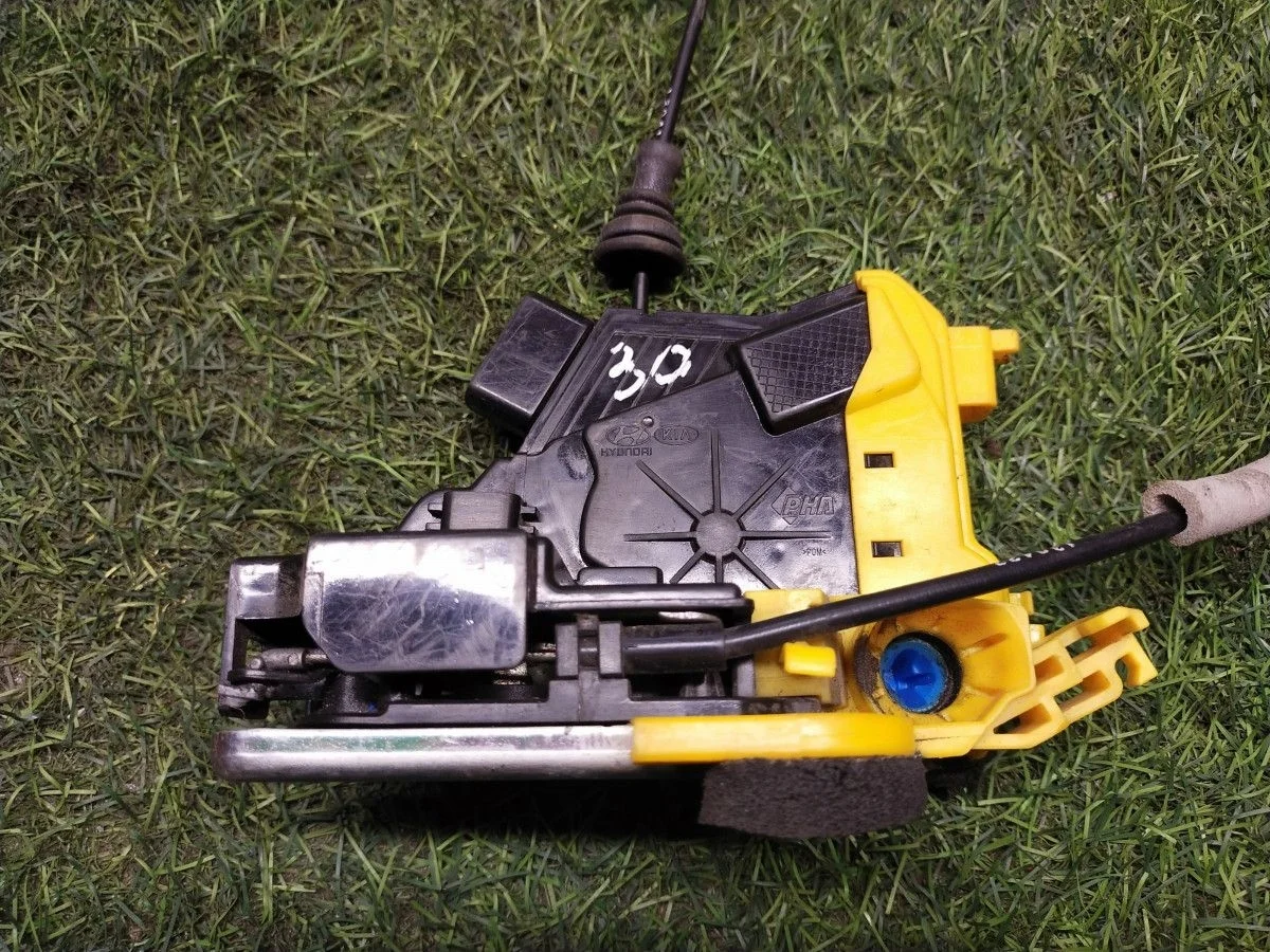 Замок двери передней левой Kia Ceed 2