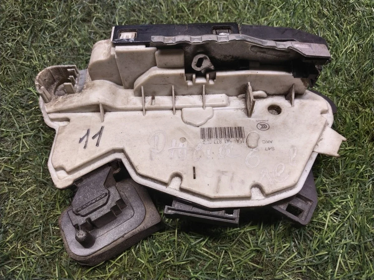 Замок двери передней левой Volkswagen Jetta