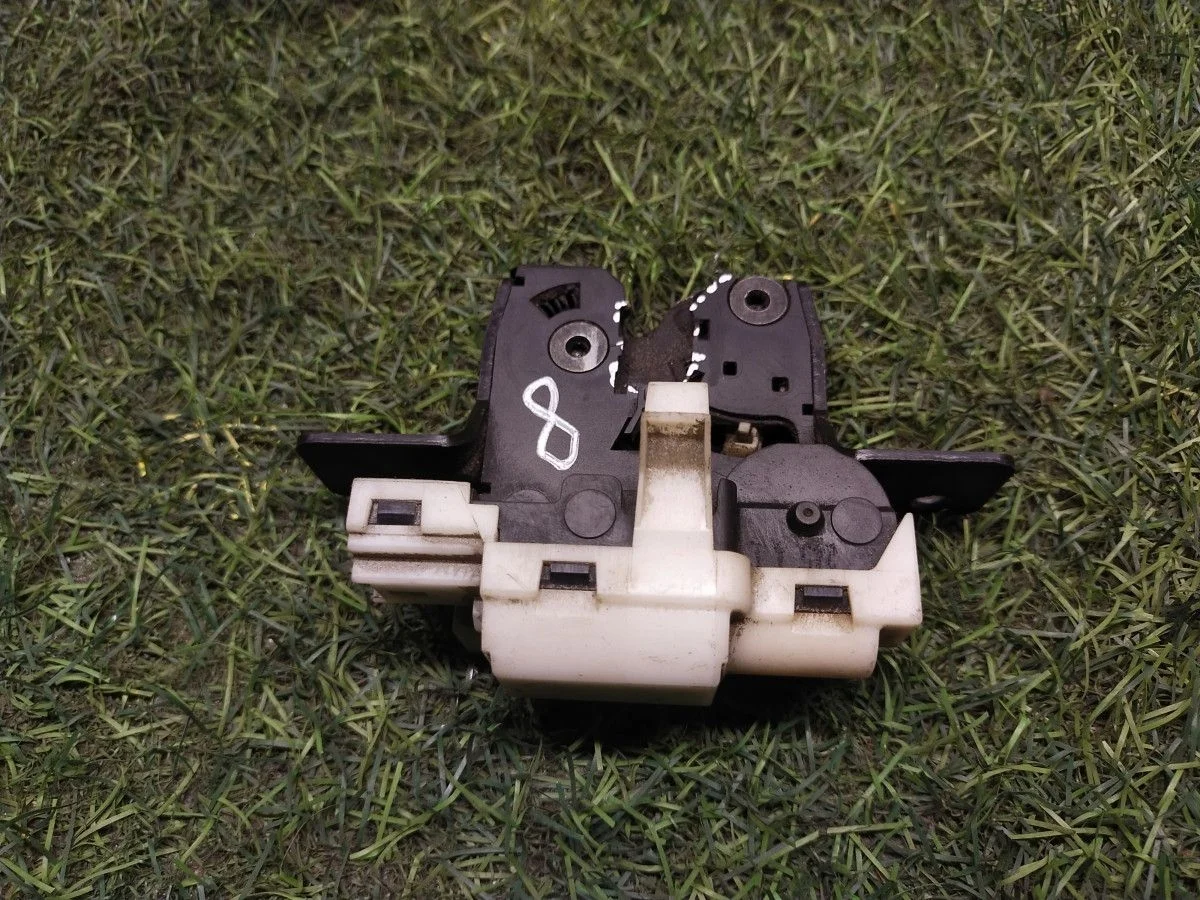 Замок багажника Renault Megane 2