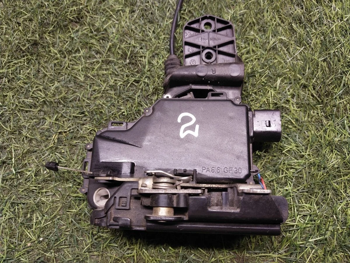 Замок двери Volkswagen Golf IV, правый передний