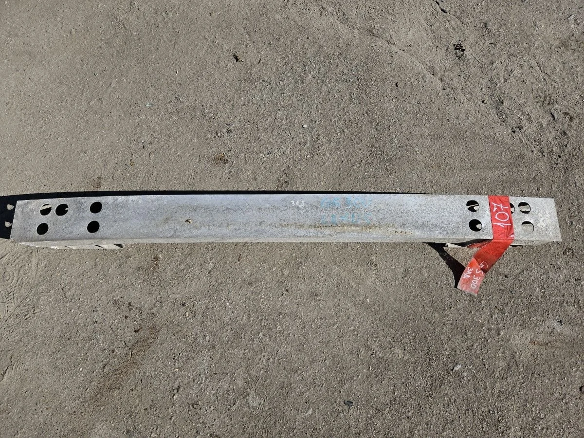 Усилитель заднего бампера на Lexus GS300