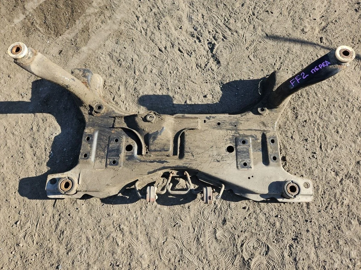 Подрамник передний на Ford Focus 2