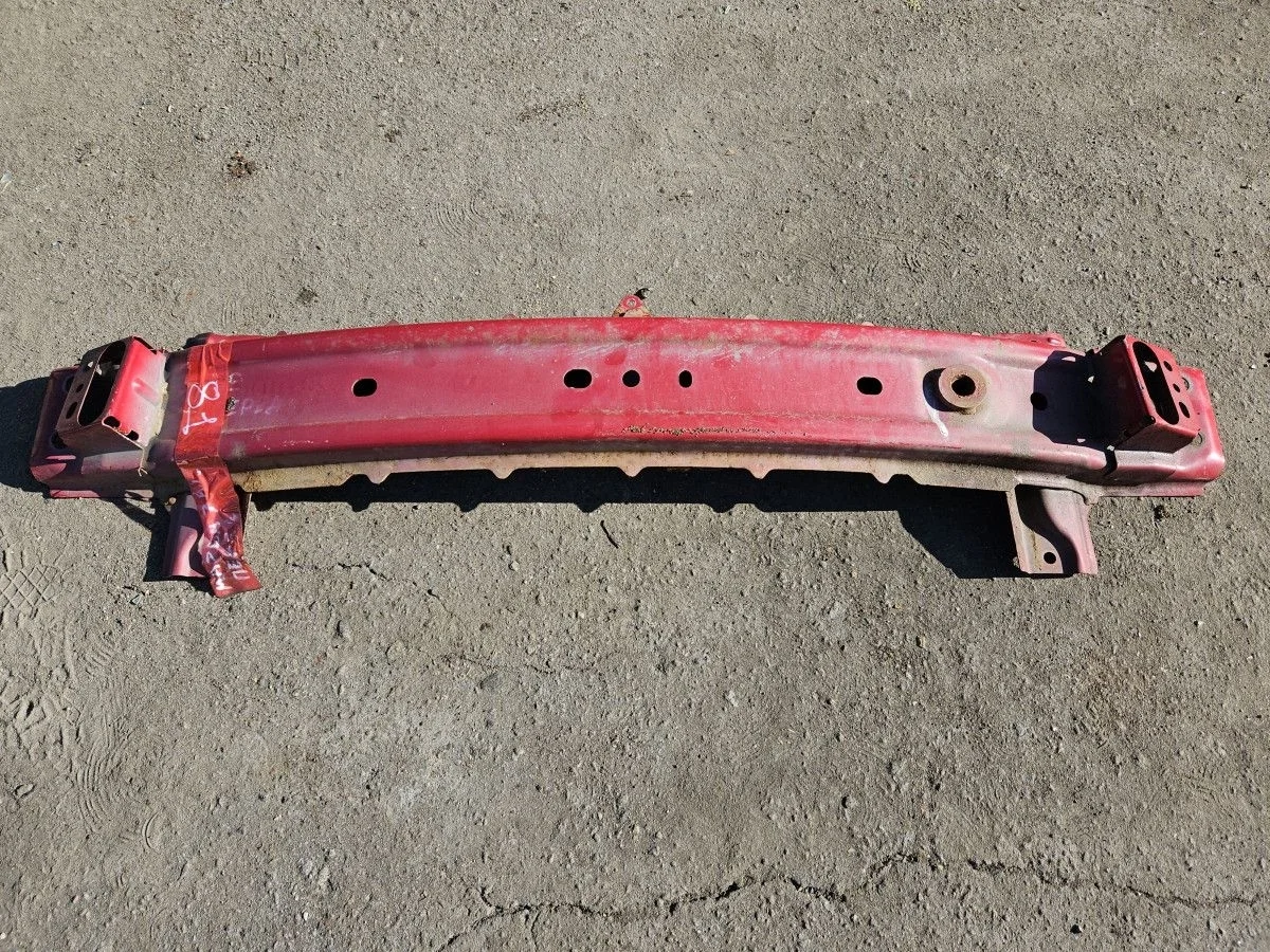 Усилитель переднего бампера на Mazda 3 BL