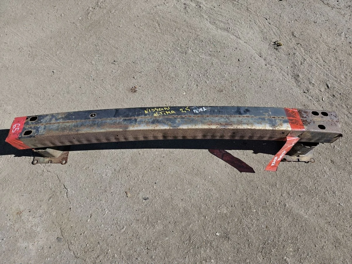 Усилитель переднего бампера на Nissan Altima L31