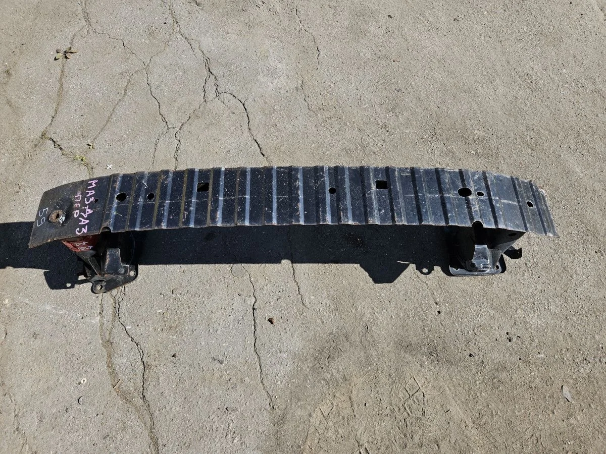 Усилитель переднего бампера на Mazda 3 BK