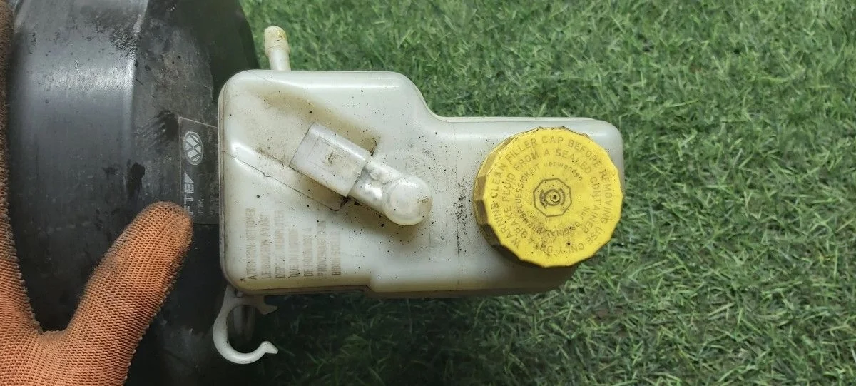 Бачок главного тормозного цилиндра Skoda Fabia 2