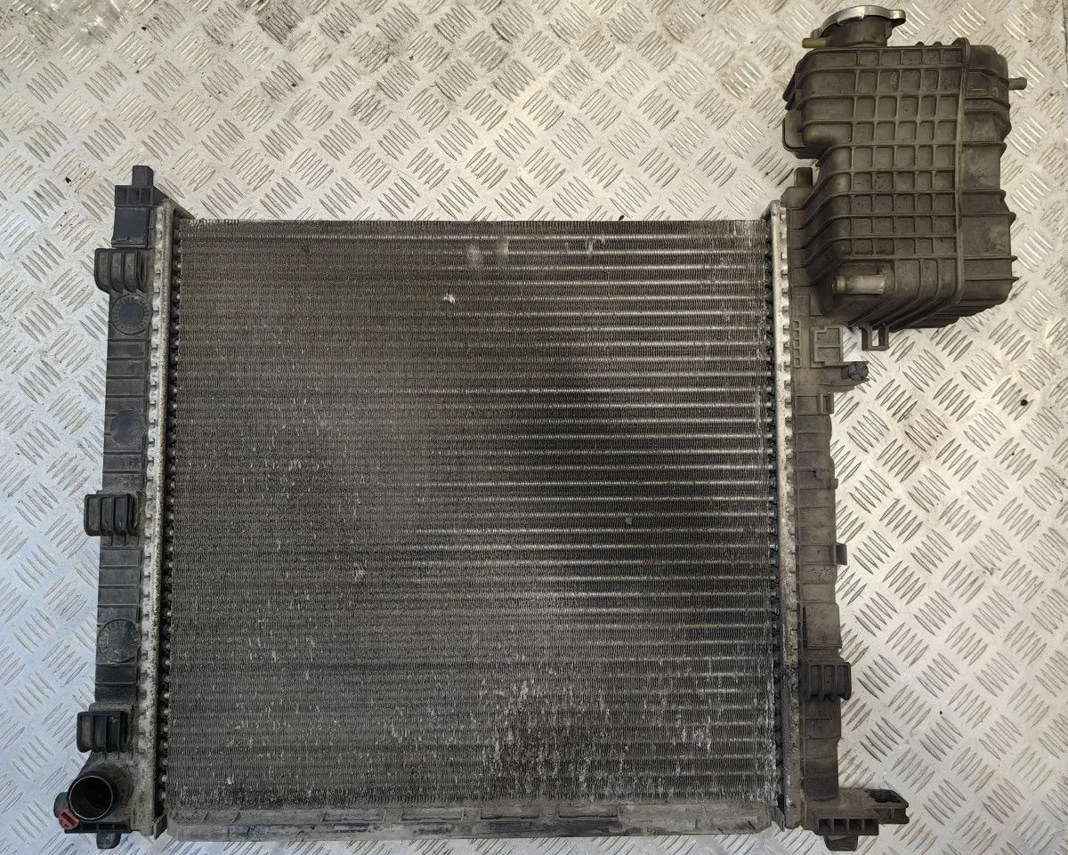 Радиатор двигателя Mercedes vito W638